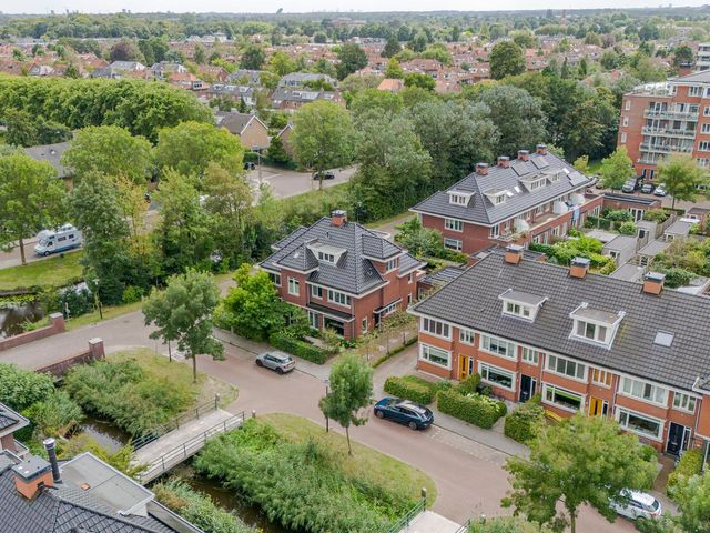 Burgemeester Pompe van Meerdervoortlaan 3, Voorschoten