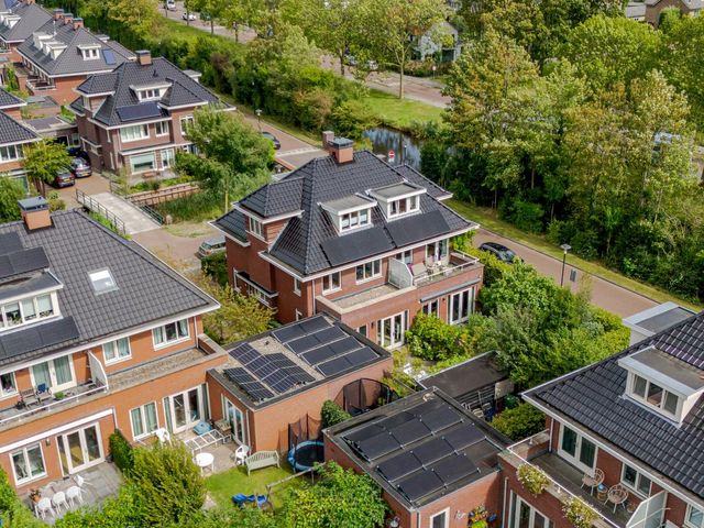Burgemeester Pompe van Meerdervoortlaan 3, Voorschoten