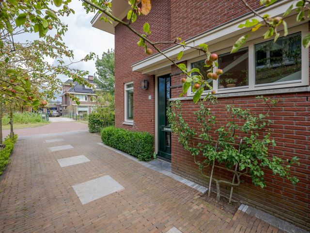Burgemeester Pompe van Meerdervoortlaan 3, Voorschoten