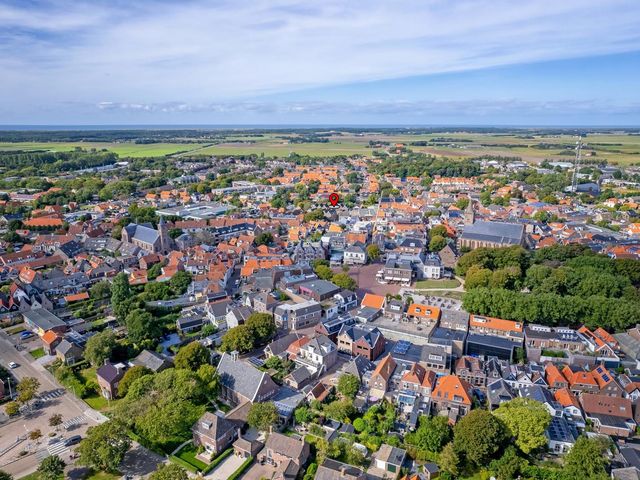 Vogelenzang 15, Den Burg