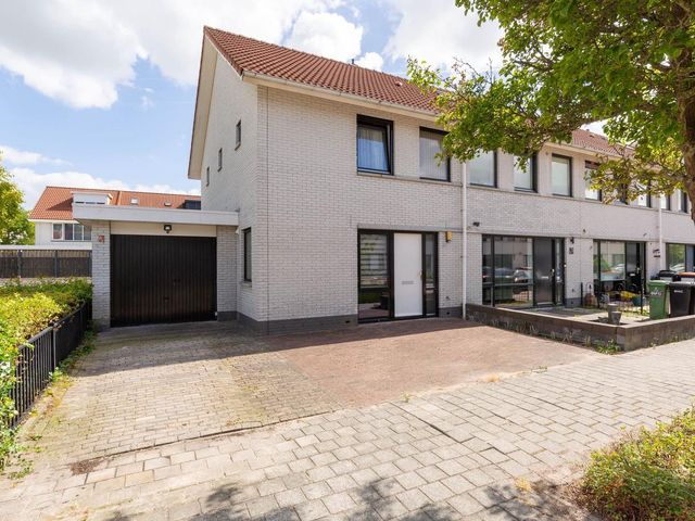 Renoirhof 90, Hoorn