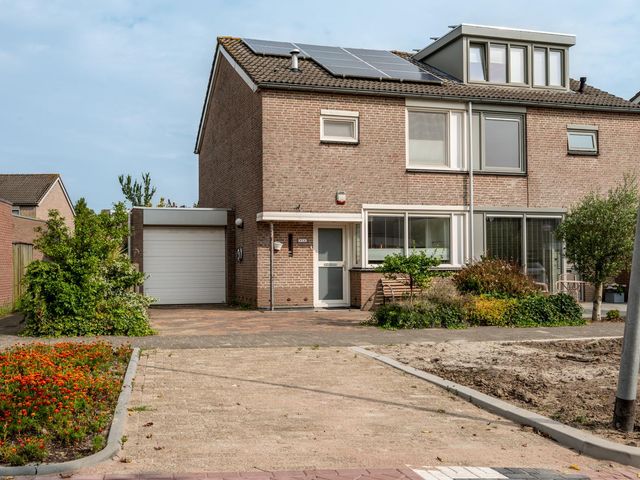 Schonbergweg 54, Almere