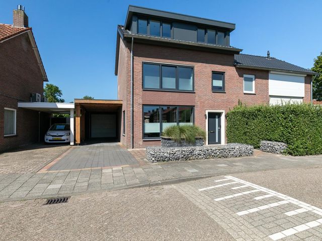 Schout van de Wouwstraat 6, Moergestel