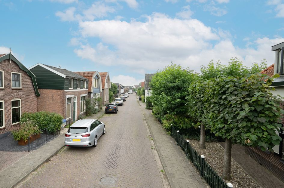 Middelweg 43