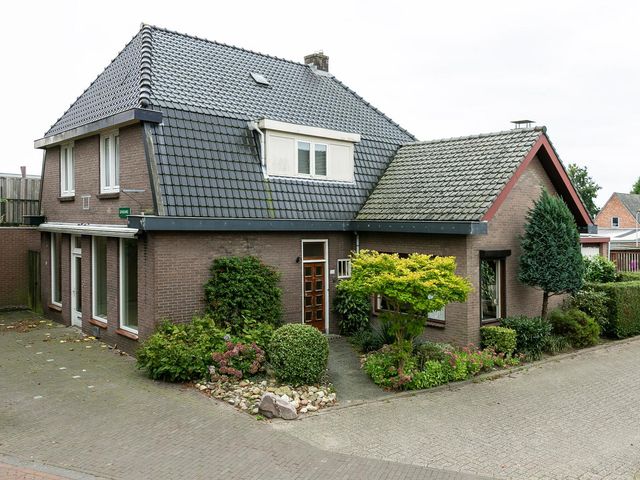 Schoolweg 1a, Rheden