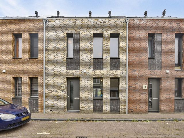 Pater Damiaanstraat 10, Roosendaal