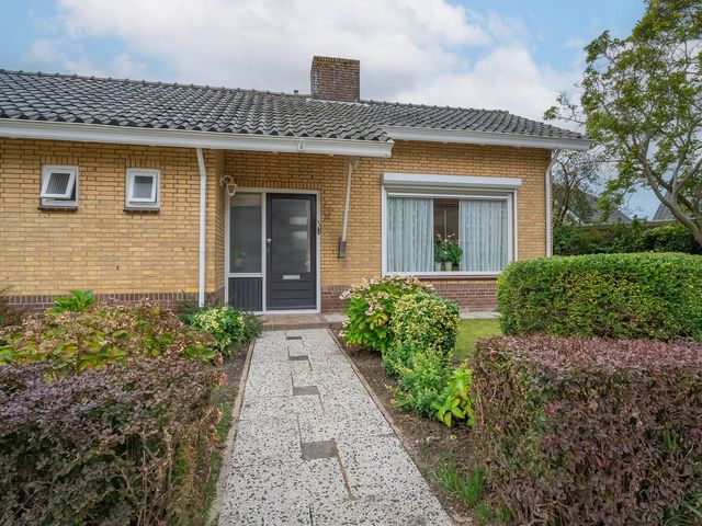 Jacoba van Beierenstraat 11, Sint-Maartensdijk