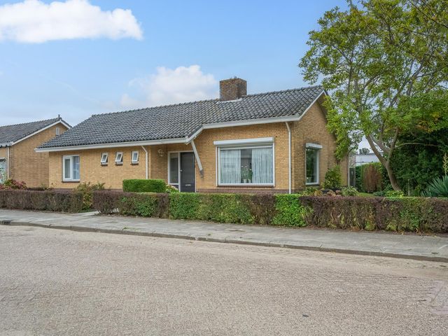 Jacoba van Beierenstraat 11, Sint-Maartensdijk