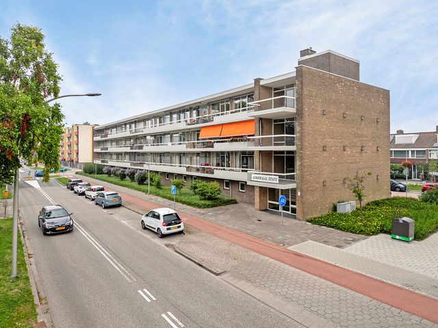 Admiraal de Ruyterweg 11, Zwijndrecht