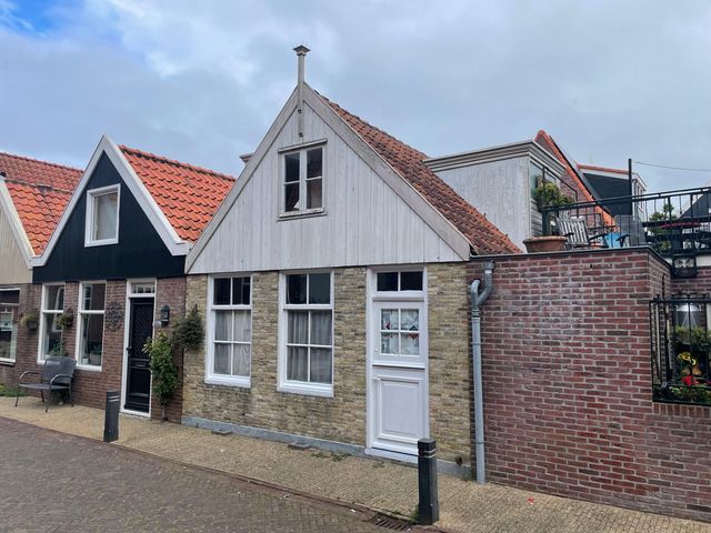 W J Tuijnstraat 18, Volendam