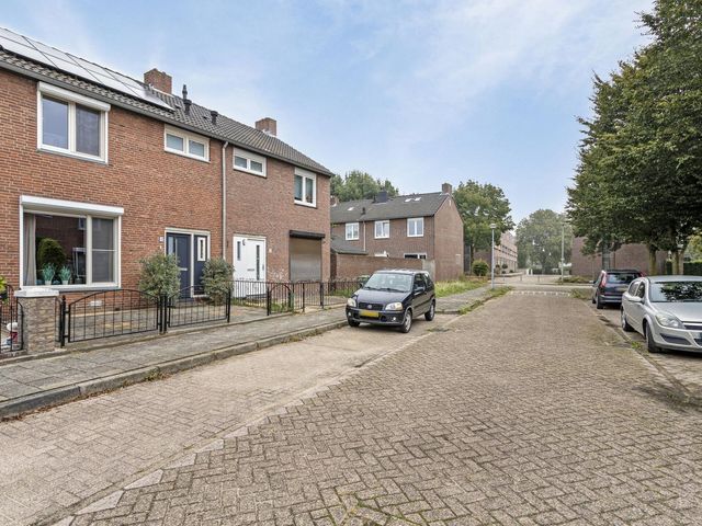 Roosnobelruwe 4, Maastricht