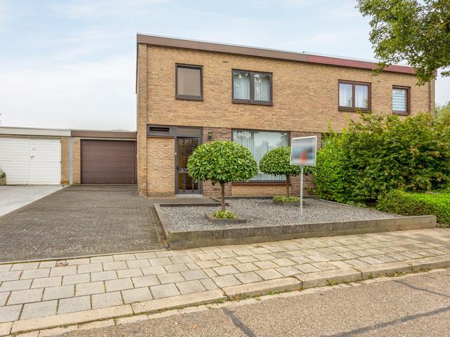 Pastoor Delahayestraat 5, Munstergeleen