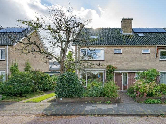 Van Helsdingenlaan 12, Voorschoten