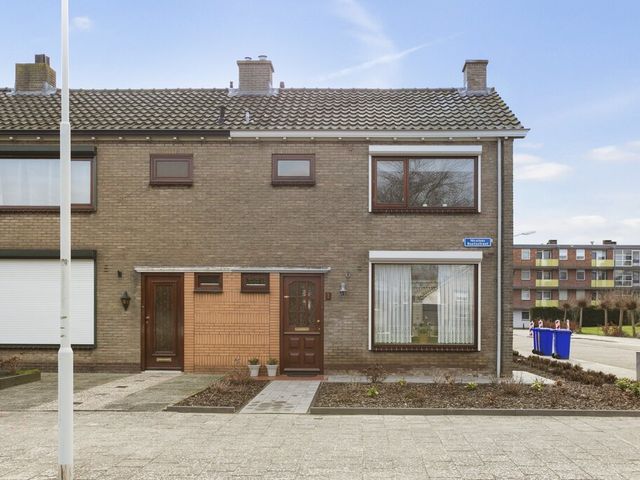 Nicolaas Beetsstraat 1, Terneuzen