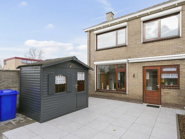 Nicolaas Beetsstraat 1, Terneuzen