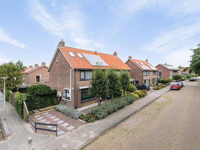 Laan van Nieuw Rozenburg 24, Rozenburg