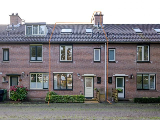 Carry Pothuiserf 27, Voorschoten