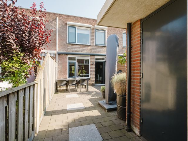 Golda Meirstraat 76, Spijkenisse