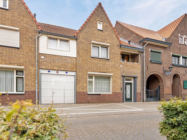 Pastoor Van Leeuwenstraat 56, Helmond