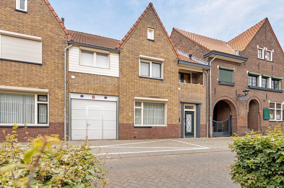 Pastoor Van Leeuwenstraat 56