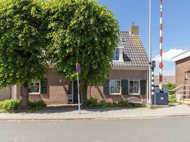 Willem van der Veldenweg 3, Leimuiden