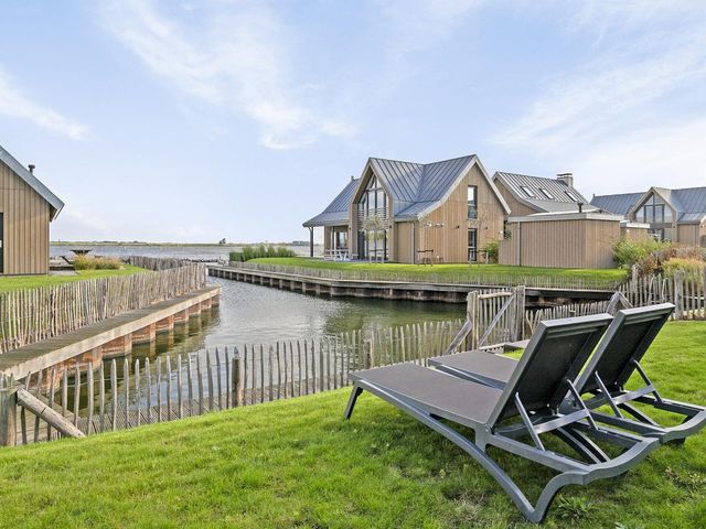 Oesterdam 301, Tholen