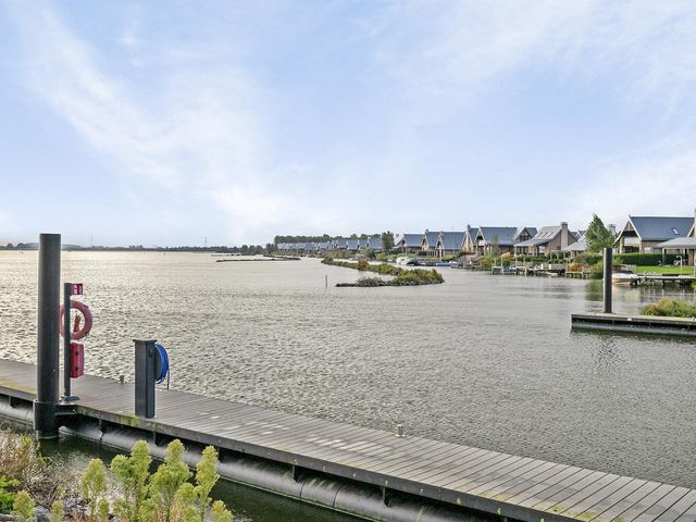 Oesterdam 301, Tholen