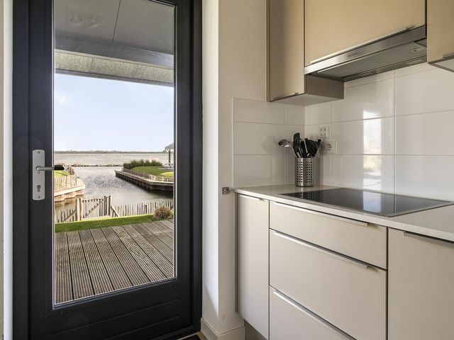 Oesterdam 301, Tholen