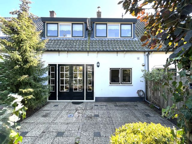 Beursweg 12, Huizen