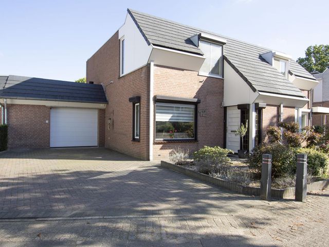 Meester Strijbosstraat 12, Weert