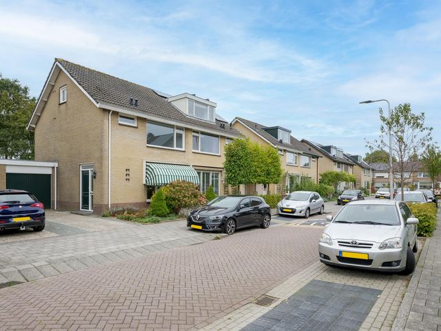 Burgemeester van Outerenstraat 13, Zoeterwoude