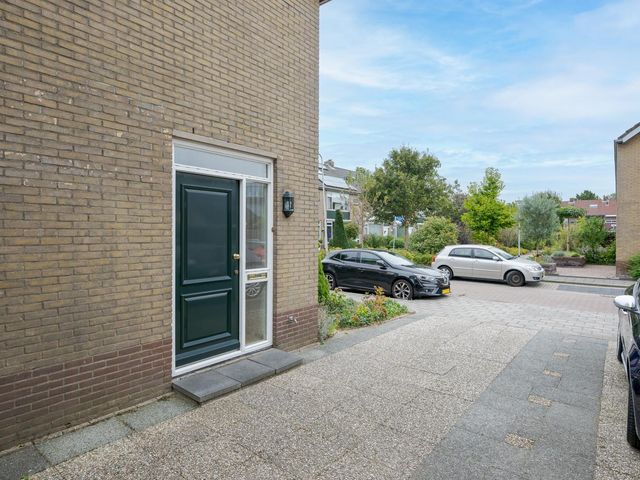 Burgemeester van Outerenstraat 13, Zoeterwoude