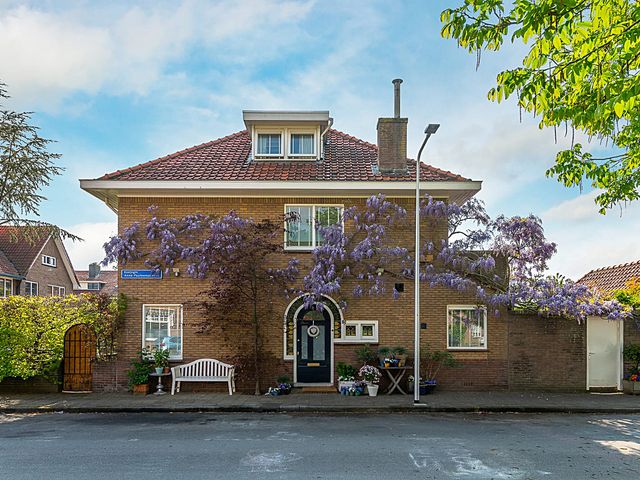 Koningin Anna Paulownastraat 13, Zwolle