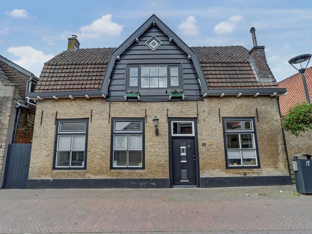 Kerkstraat 17, Strijen