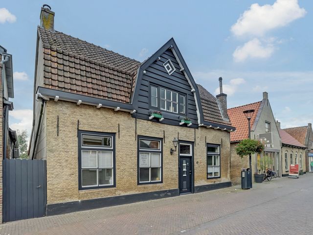 Kerkstraat 17, Strijen