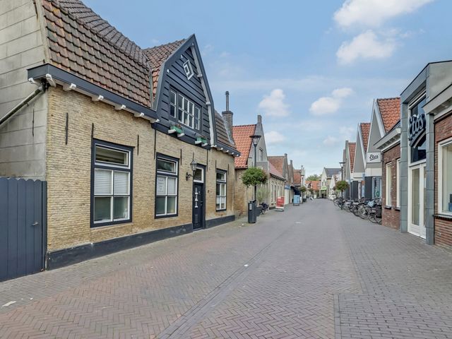 Kerkstraat 17, Strijen