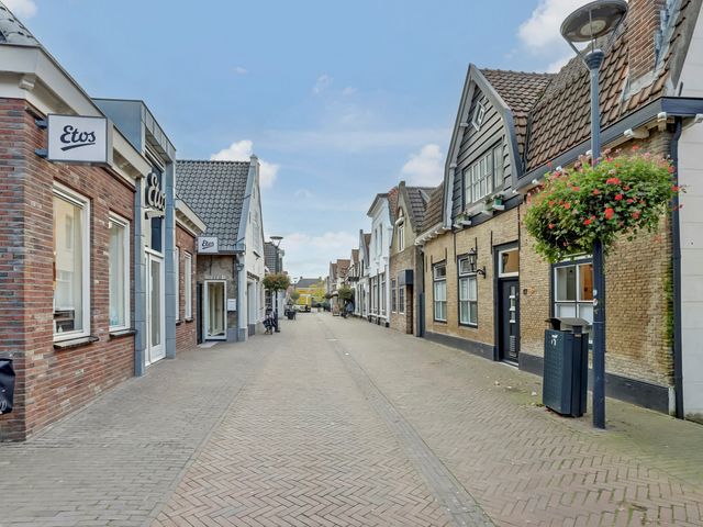 Kerkstraat 17, Strijen