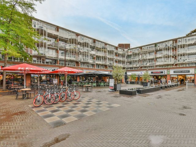 Polderplein 84, Hoofddorp