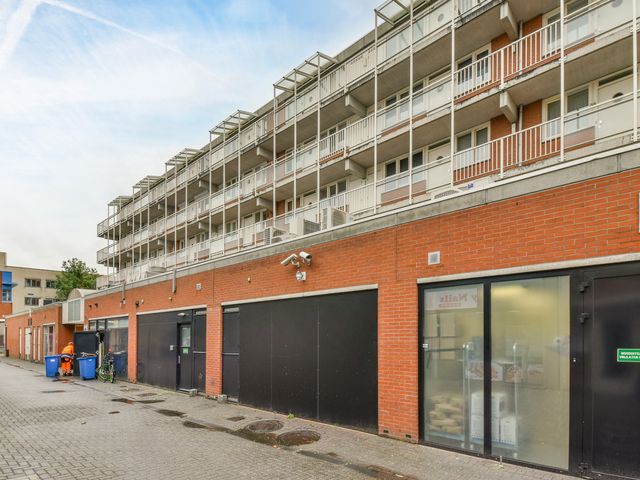 Polderplein 84, Hoofddorp