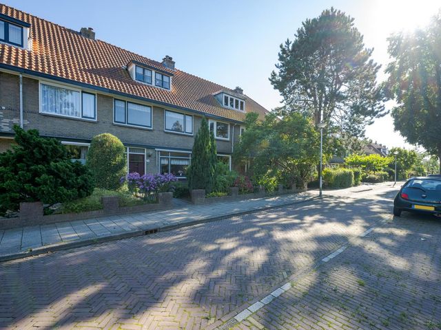 Oranjekade 31, Voorschoten