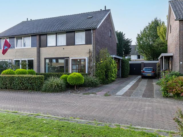 Mozartstraat 104, Elst