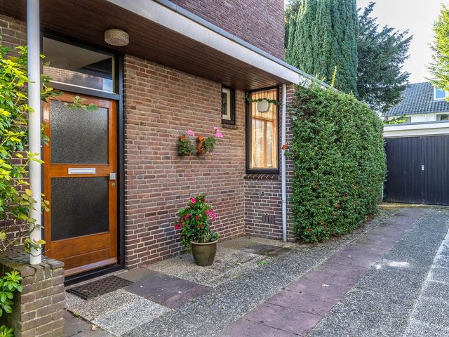 Mozartstraat 104, Elst