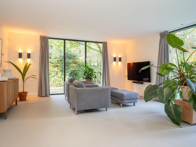 Hartjesbosweg 6, Enschede