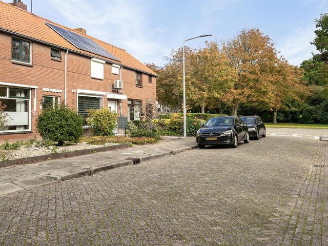 Prins Bernhardstraat 6, Stellendam