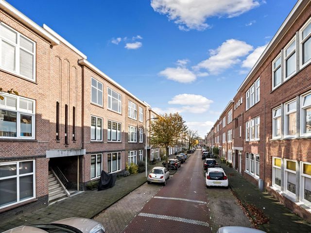 Rhododendronstraat 129, 'S-Gravenhage