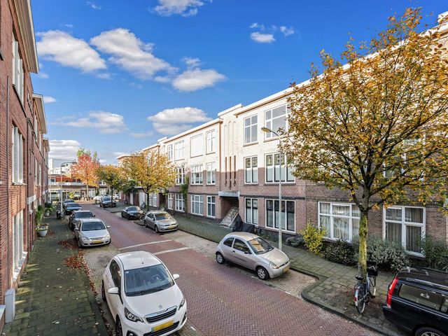 Rhododendronstraat 129, 'S-Gravenhage