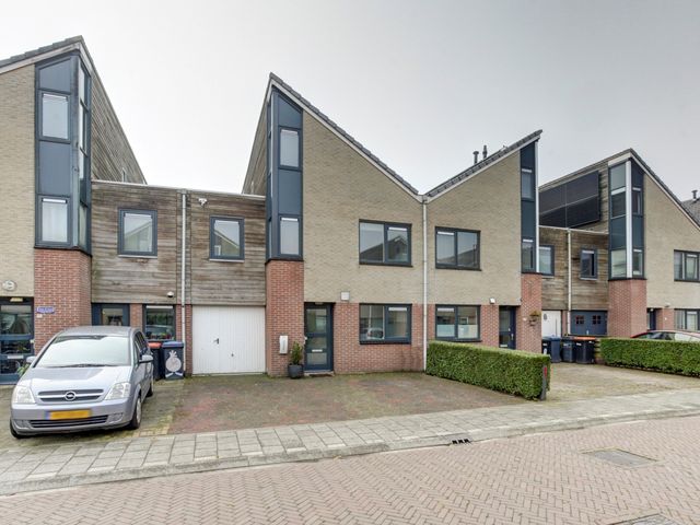 Monnickendamstraat 57, Lelystad