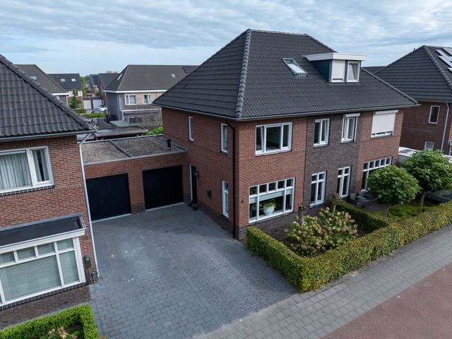 Moonenlaan 8, Hardenberg