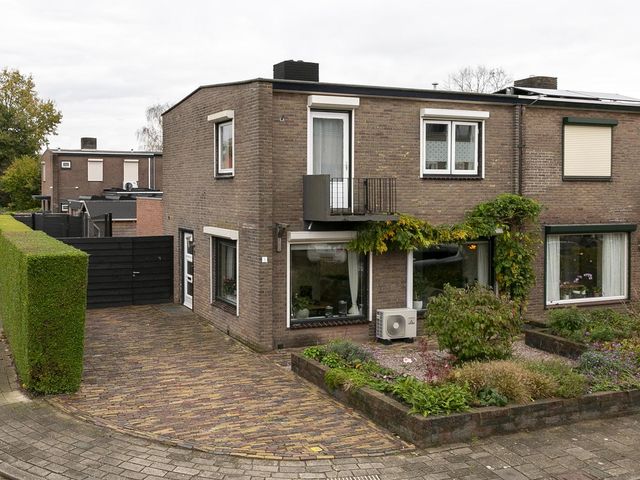 Dovenetelstraat 1, Rheden