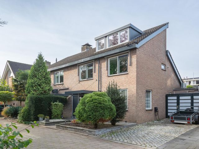 Pelikaan 50, Ridderkerk